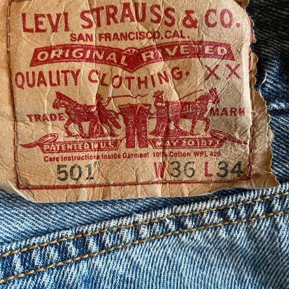 Classic Levi’s 501 jeans under $30 - Picture 3 of 5
